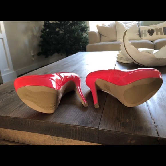 Le Chateau platform heels - Picture 2 of 2